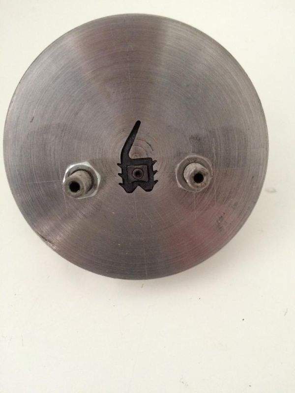 Pièce caoutchouc découpée Saint-Genis-Pouilly